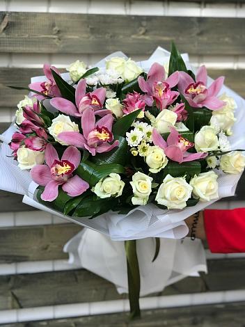 Букет цветов из: Розы и Хризантемы в Маршале Жукове