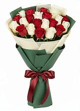 Букет Микс из красных и белых роз в Маршале Жукове