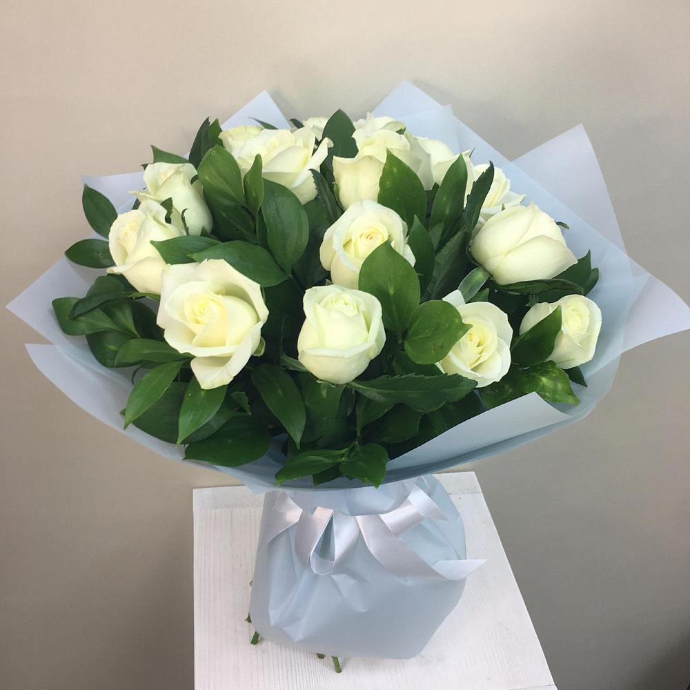 Букет 15 Белых роз Проуд в Маршале Жукове