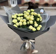 Букет Белые кустовые розы Солинеро в Маршале Жукове