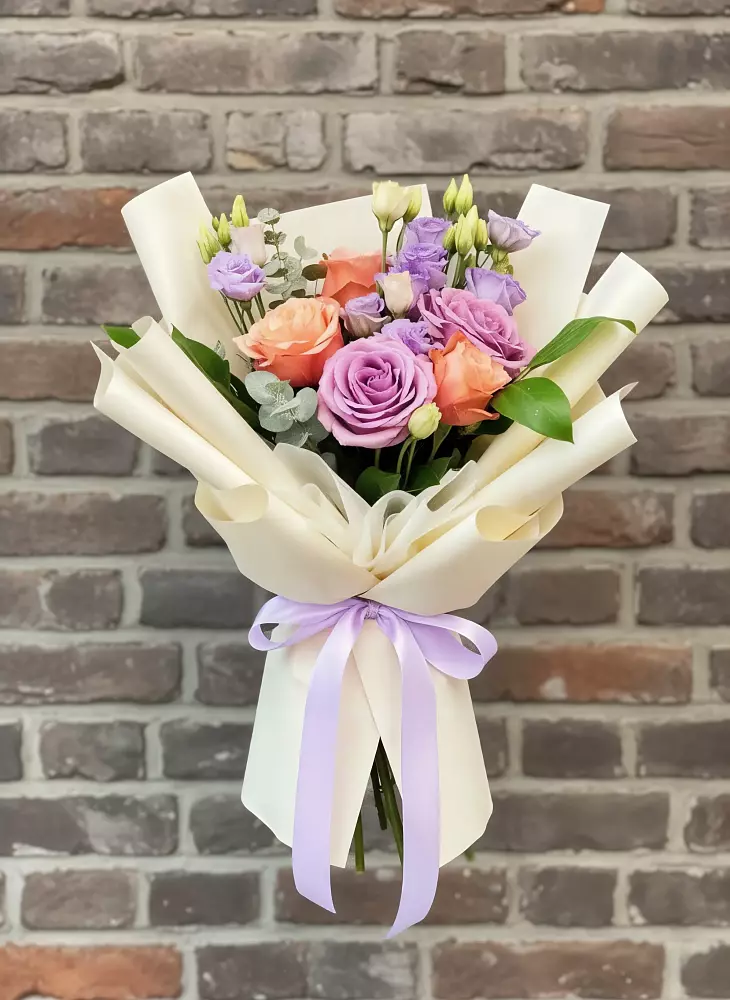 Букет цветов из: Лизиантусы и Розы в Маршале Жукове