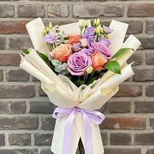 Букет цветов из:  Лизиантусы и Розы в Маршале Жукове