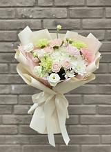 Букет цветов из:  Гвоздики, Розы, Лизиантусы и Хризантемы в Маршале Жукове