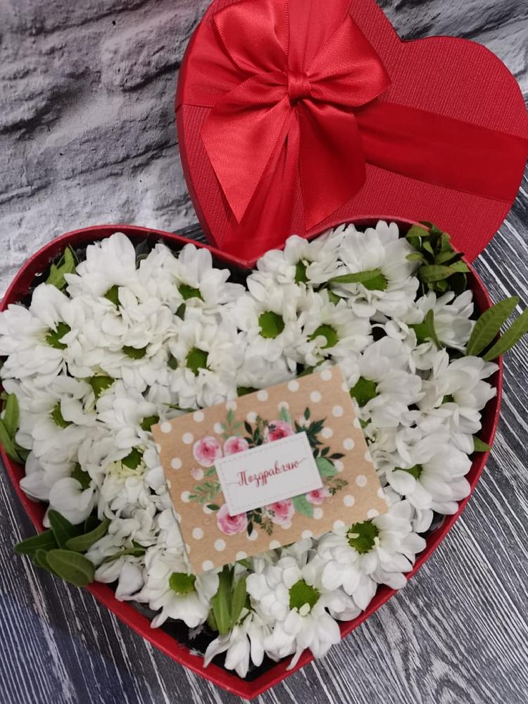 Цветочная композиция из Хризантемы в виде сердца в Маршале Жукове