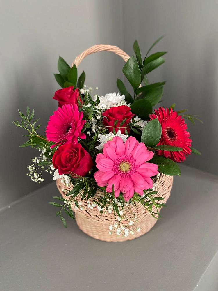 Цветочная композиция из Розы, Хризантемы и Герберы в корзине в Маршале Жукове