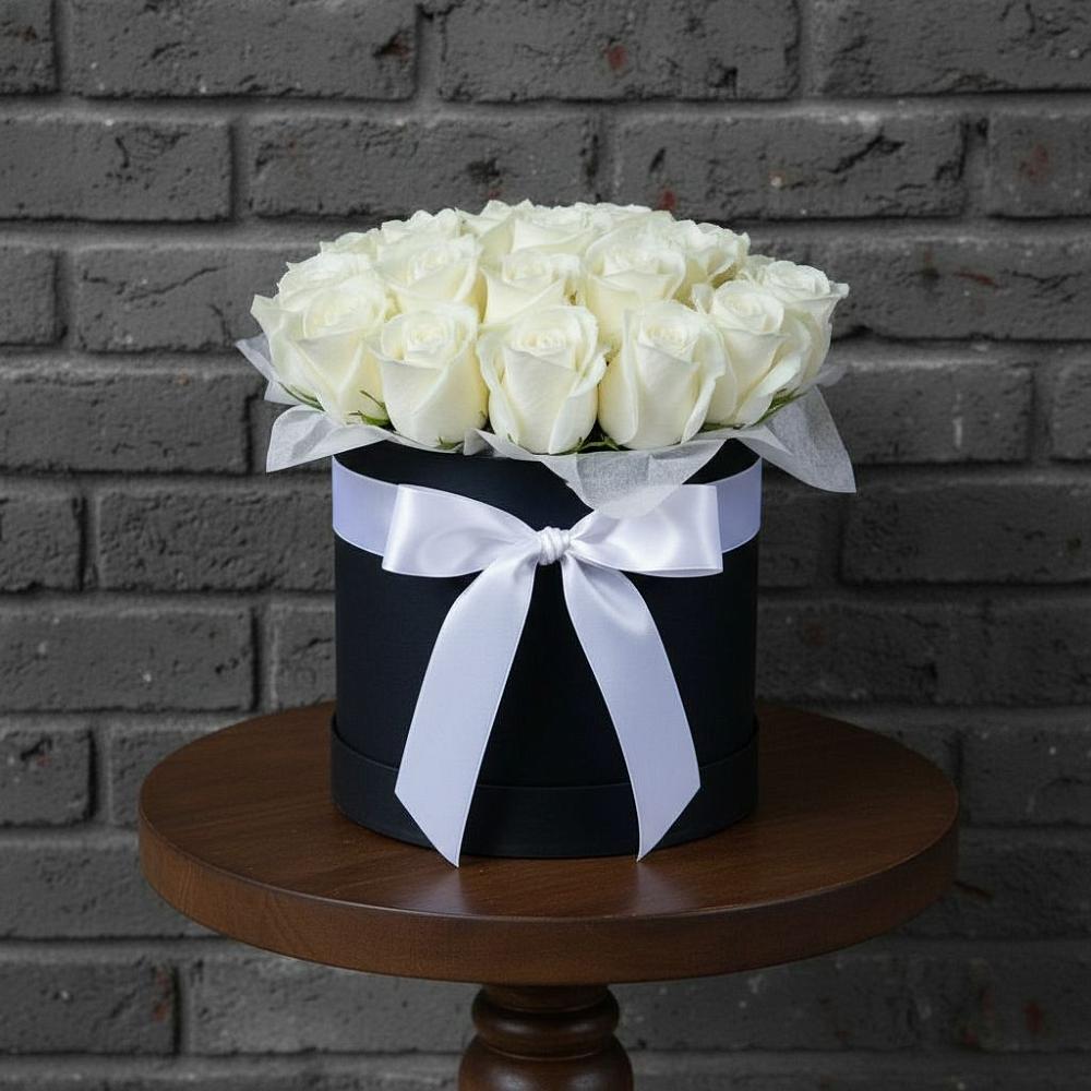 Цветочная композиция из Розы в шляпной коробке в Маршале Жукове