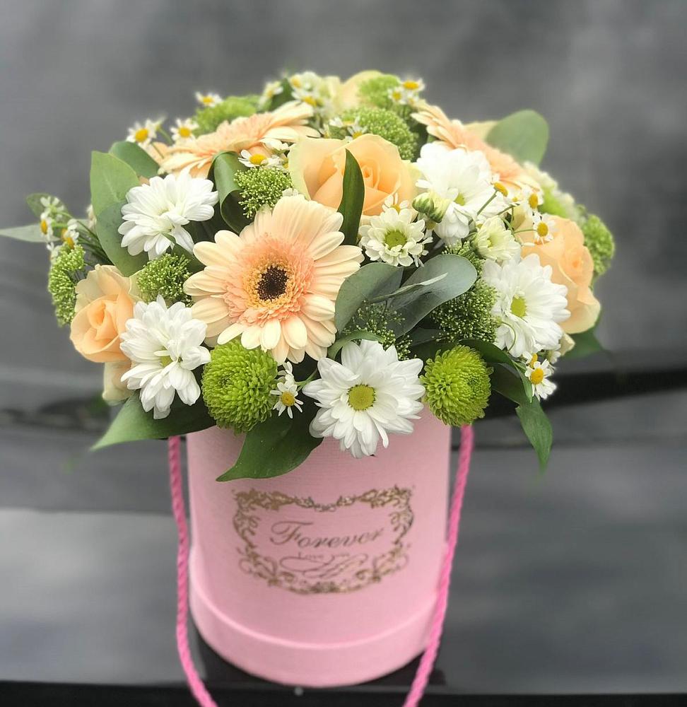 Цветочная композиция из Розы, Герберы и Хризантемы в шляпной коробке в Маршале Жукове