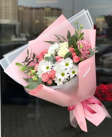 Букет цветов из: Розы, Лизиантусы и Хризантемы в Маршале Жукове