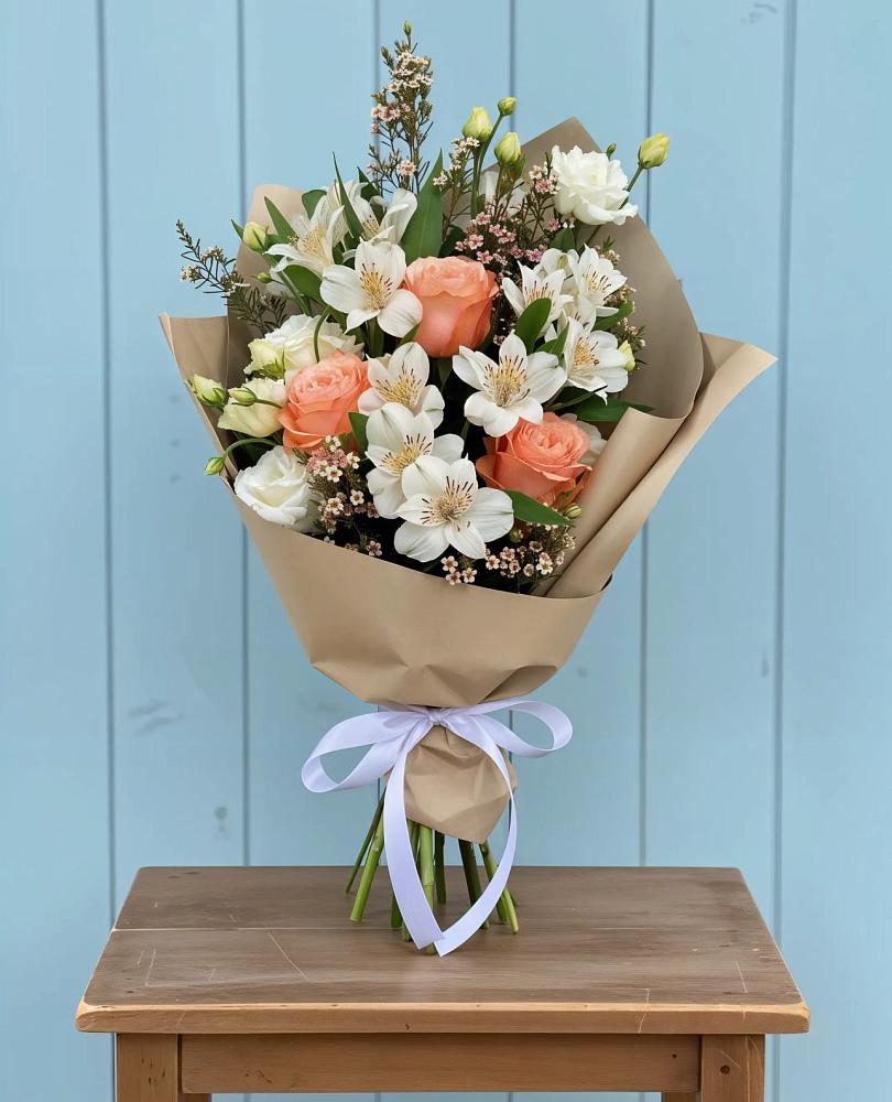 Букет цветов из: Альстромерии, Лизиантусы, Розы и Хризантемы в Маршале Жукове