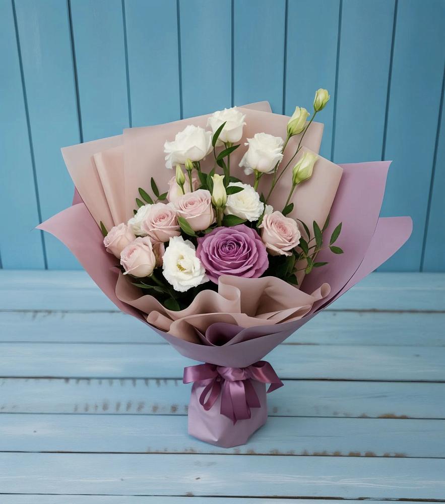 Букет цветов из: Розы и Лизиантусы в Маршале Жукове